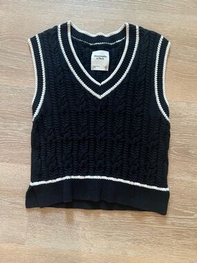 Abercrombie Cable-Knit V-Neck Sweater Vest